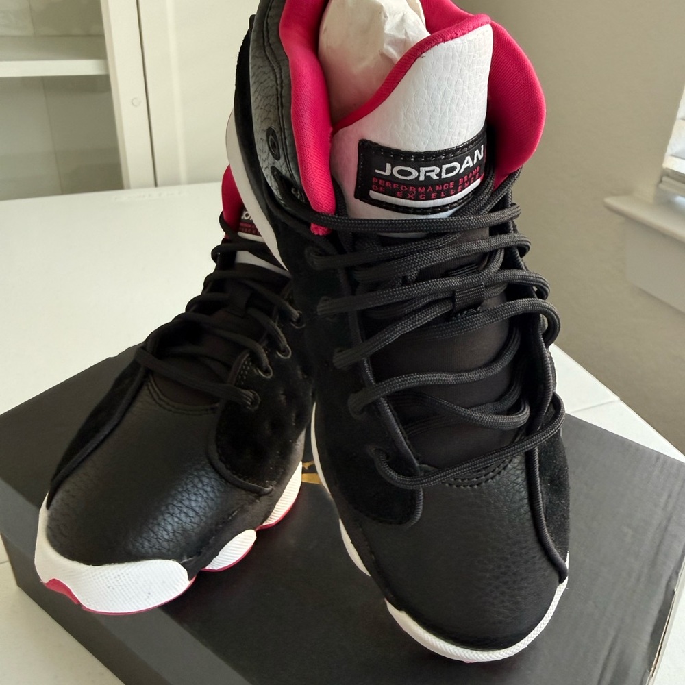 NWT Jordan Performance Black and Pink Tenis Shoes Size 5Y